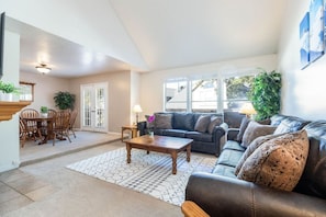 TV connectée, cheminée, baby-foot