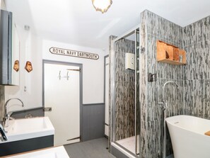 Shower - Dancing Beggars (Dartmouth)