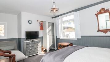 2 bedrooms, individually decorated, individually furnished, free WiFi