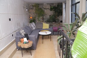 Deluxe Apartment | Iron/ironing board, free WiFi - Islamabad Hill Hotel and Resort (Islamabad)