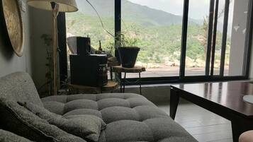 32-inch LCD TV with cable channels, TV