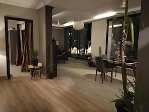 豪華公寓 | 客廳 | 32-吋 LCD 液晶電視、有線頻道、電視