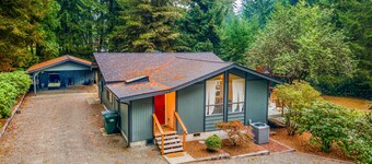 Scandinavian gem with large deck, AC, & Riviera Community Club access