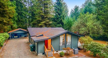 Scandinavian gem with large deck, AC, & Riviera Community Club access