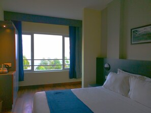 Habitación doble Deluxe | Sábanas de algodón egipcio, ropa de cama de alta calidad y camas extra 