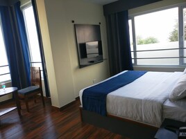 Egyptian cotton sheets, premium bedding, rollaway beds, free WiFi