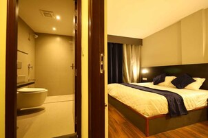 Egyptian cotton sheets, premium bedding, rollaway beds, free WiFi