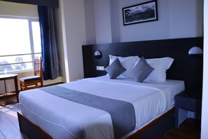 Habitación doble Deluxe | Sábanas de algodón egipcio, ropa de cama de alta calidad y camas extra 