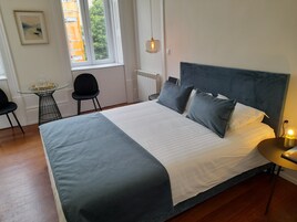 Decoración personalizada, muebles diferentes y wifi gratis 