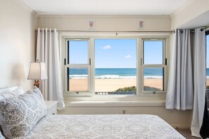 2 bedrooms, desk, iron/ironing board, WiFi - Direct Oceanfront Boardwalk - Steps To The Beach (Ocean City)