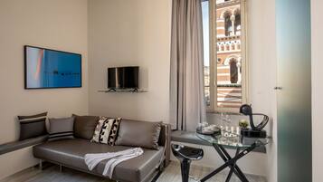 Deluxe Quadruple Room | 1 bedroom, minibar, blackout drapes, soundproofing