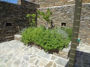 Property grounds - Dreamy view in Luxury acommodation. (Andros island)