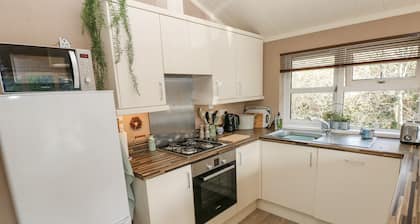 1 Hornbeam Lodge