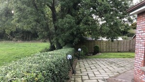 House | Property grounds - Stunning 5-bed House in Clones (Clones)
