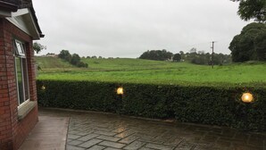 House | Terrace/patio - Stunning 5-bed House in Clones (Clones)