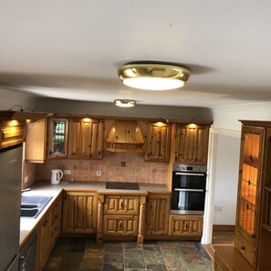 Unclassified image, 4 of 31, button - Stunning 5-bed House in Clones (Clones)