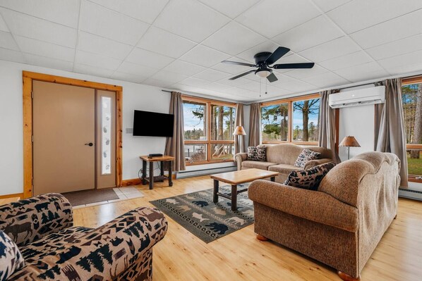 Smart TV - Fall Colors-Sandy Beach-Bonfire-Spider Lake! (Traverse City)