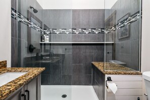 Shower, hair dryer, towels - Updated! SpiderLakeLoft | Sauna | Beach | No Bunks (Traverse City)
