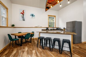 Dining - Updated! SpiderLakeLoft | Sauna | Beach | No Bunks (Traverse City)