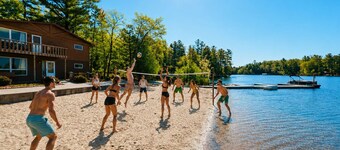 New! Spider Lake| Hot Tub| Sauna| Beach| No Bunks|