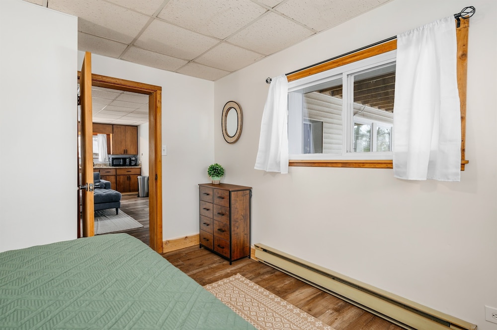 Modern Rustic Cabin Spider Lake w/Pontoon Rentals Grand Traverse