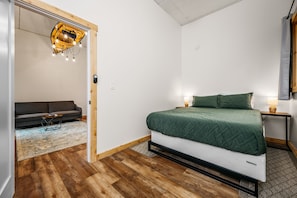2 bedrooms, iron/ironing board, travel cot, free WiFi
