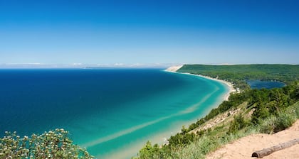 Spider Lake Escape | Pontoon Rentals | Sandy Beach