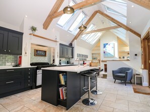 Réfrigérateur, lave-vaisselle, bouilloire électrique