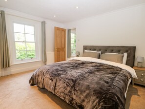 4 kamar tidur dan didekorasi berbeda-beda