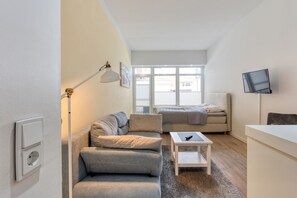 Living area - Alte Teestube 55 , Weststrand Wifi Kostenlos Sofortige Buchung Balkon Modernes Ein - Raum - Appartement für bis zu 2 Personen (Norderney)