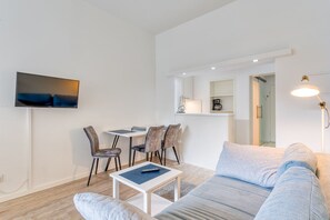 Living area - Alte Teestube 55 , Weststrand Wifi Kostenlos Sofortige Buchung Balkon Modernes Ein - Raum - Appartement für bis zu 2 Personen (Norderney)