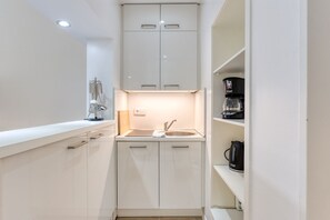 Fridge, microwave, stovetop, dishwasher - Alte Teestube 55 , Weststrand Wifi Kostenlos Sofortige Buchung Balkon Modernes Ein - Raum - Appartement für bis zu 2 Personen (Norderney)