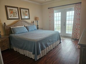 8 bedrooms, WiFi, wheelchair access