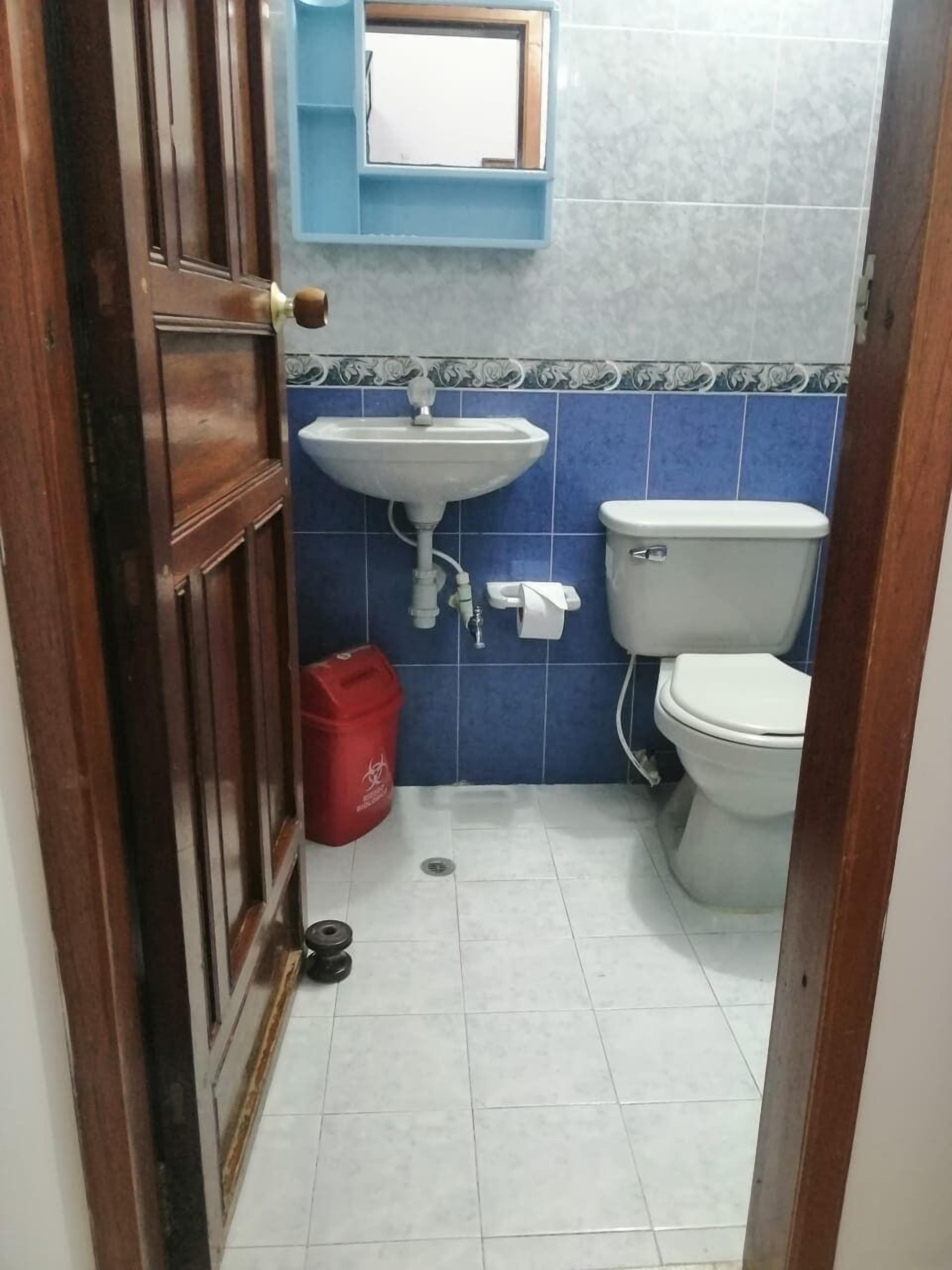 Family Triple Room, Multiple Beds | Bathroom | Shower, towels