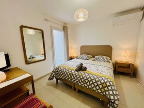 2 bedrooms, iron/ironing board, WiFi