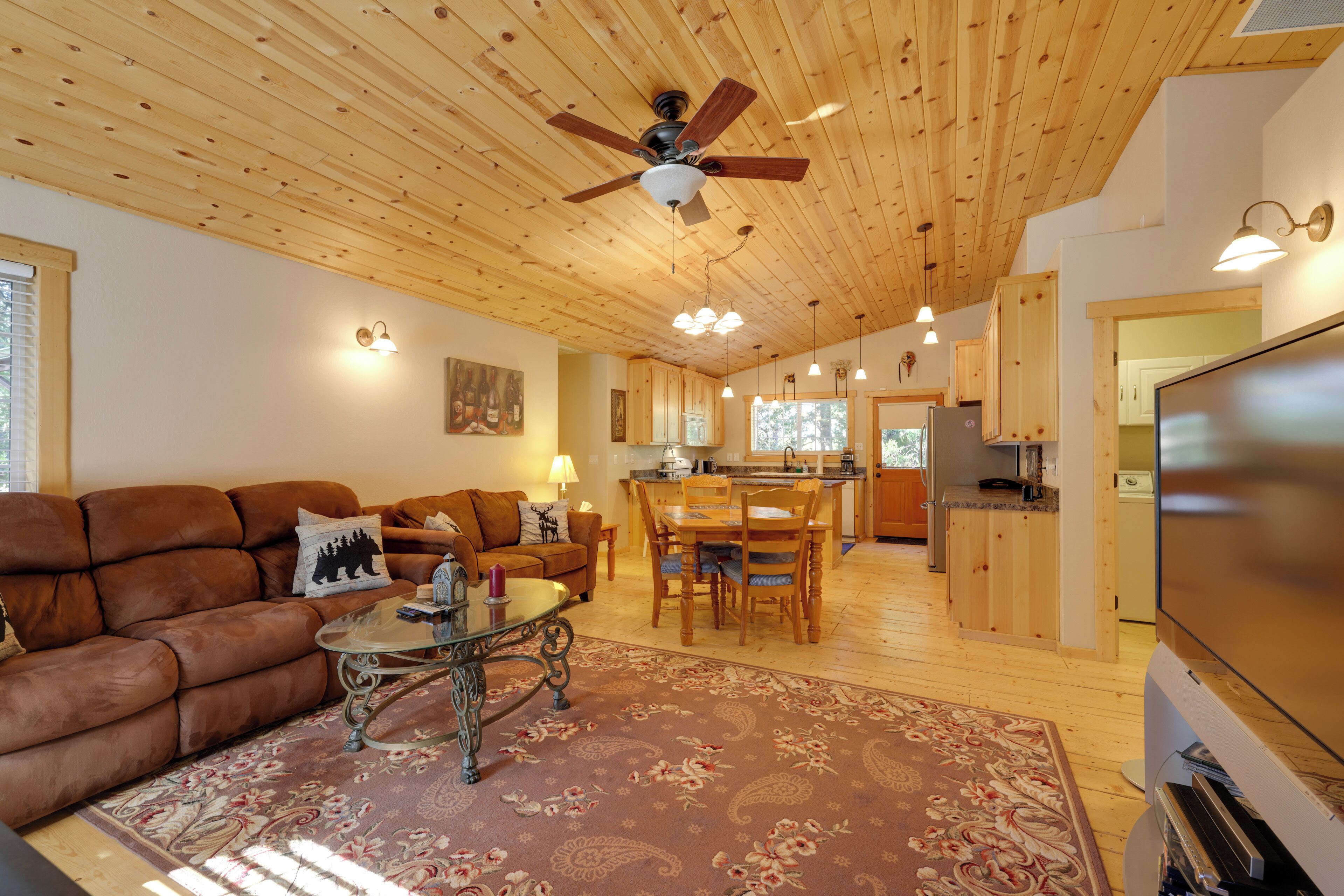 TV, fireplace, DVD player, books