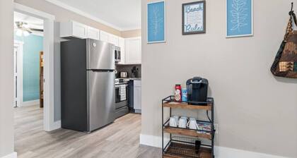 Cottage Walking Distance to the Beach W/ E-Bikes