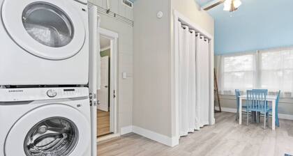 Cozy Cottage Walking Distance to the Beach With Coffee Bar