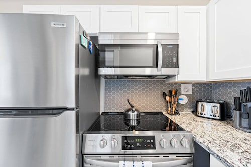 Cottage Walking Distance to the Beach