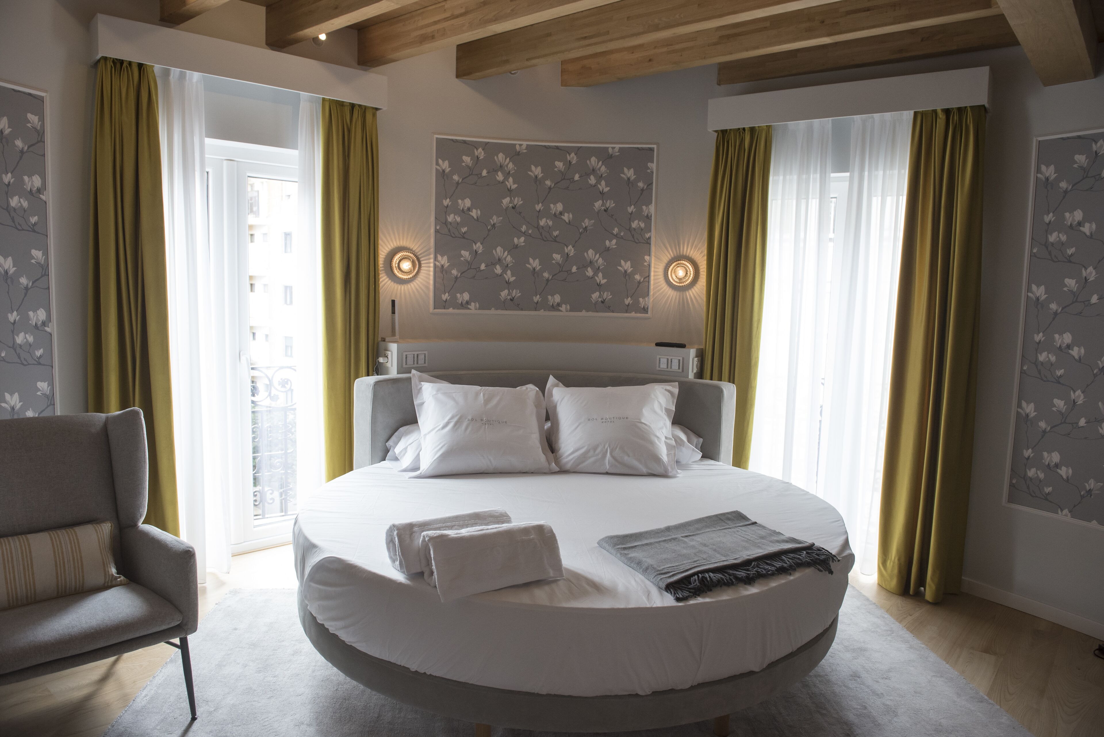 ジュニア 4 人部屋 | 高級寝具、客室ごとに異なる装飾、客室ごとに異なるインテリア、デスク