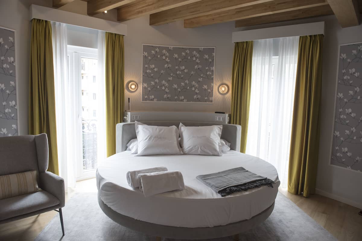 Neljän hengen junior-huone | Ylelliset vuodevaatteet, yksilöllisesti sisustettu