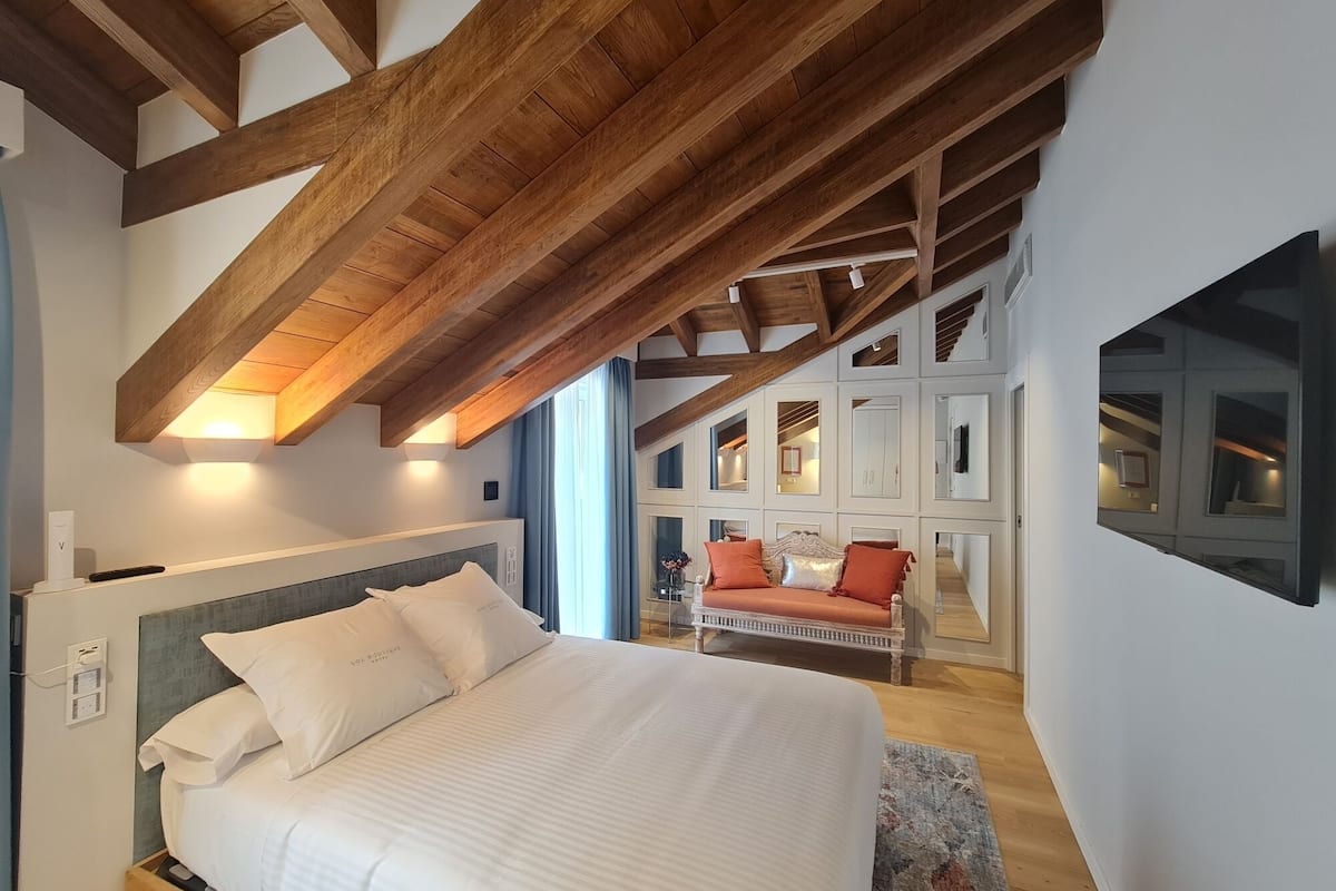 deluxe double room | premium bedding, individually decorated, individually furnished, desk