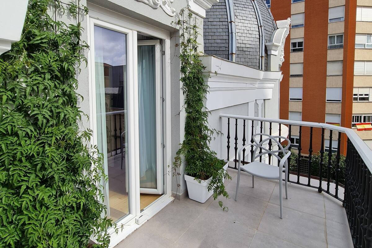 Kahden hengen deluxe-huone | Ylelliset vuodevaatteet, yksilöllisesti sisustettu