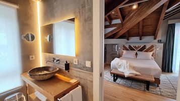 Premium bedding, individually decorated, individually furnished, desk