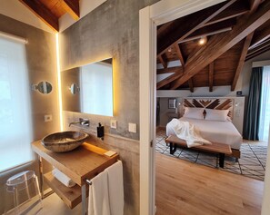 Premium bedding, individually decorated, individually furnished, desk - Hotel Sol Boutique (Santander)