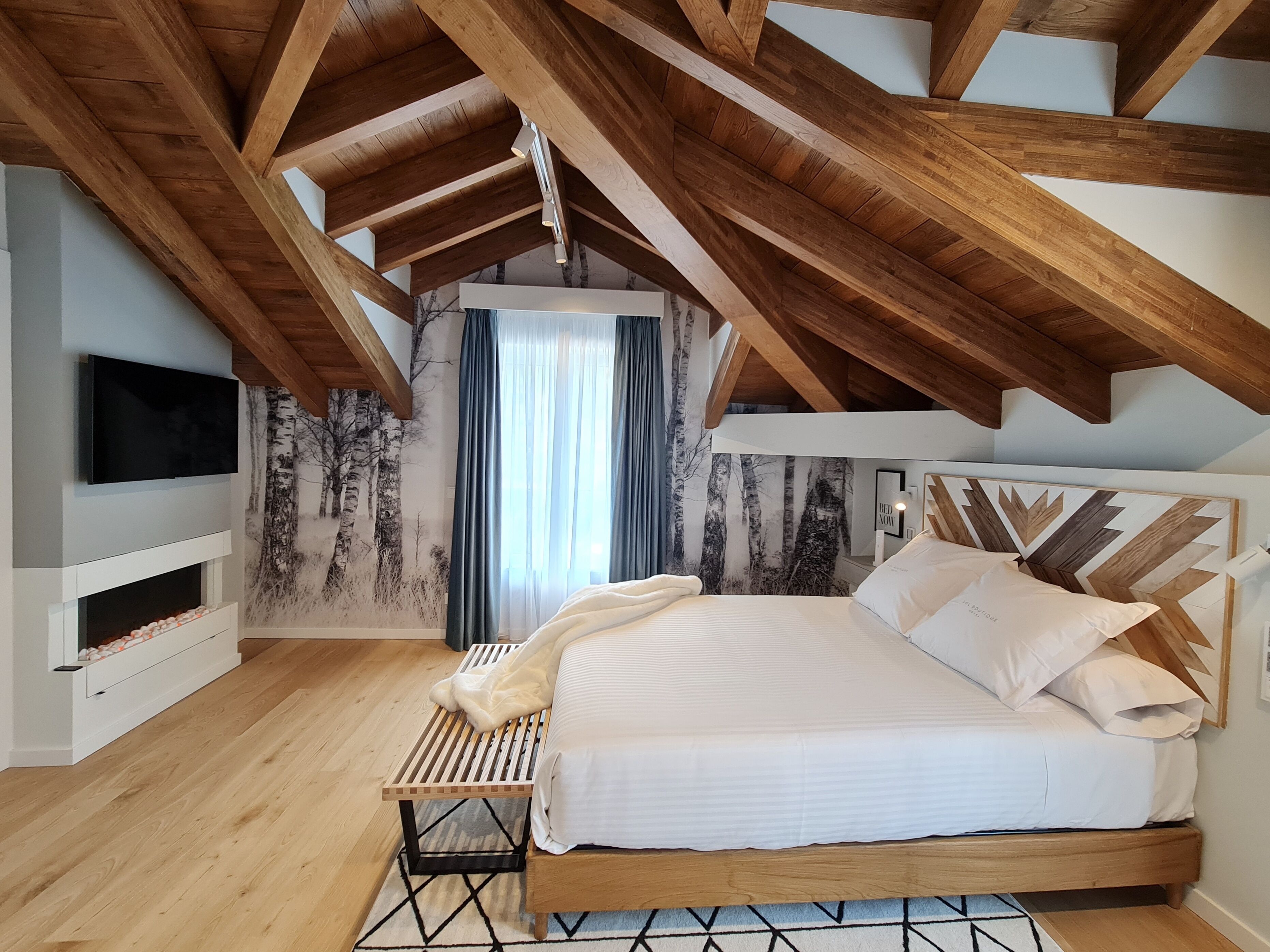 deluxe double room | premium bedding, individually decorated, individually furnished, desk