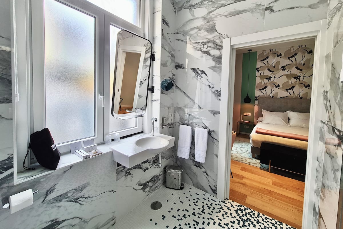 Premium bedding, individually decorated, individually furnished, desk