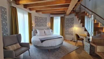 Premium bedding, individually decorated, individually furnished, desk