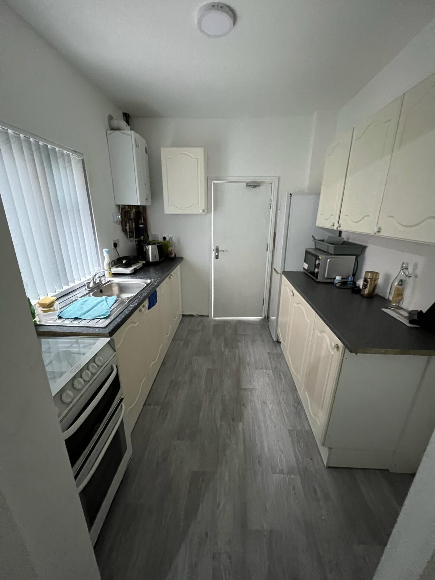 Estúdio, 1 cama Queen | Cozinha privada | Geladeira, micro-ondas, fogão, cooktop