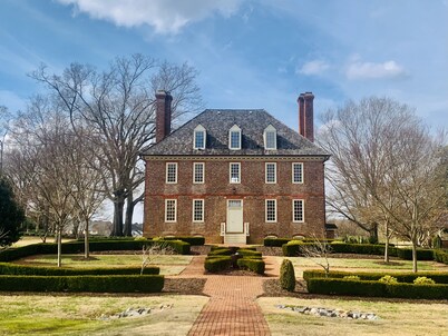 Tennis, Pools, Games. Huge 4BDR Powhatan Resort Villa. FIreplace. King Suites.